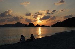 01s阿真ビーチから9月の夕日.jpg