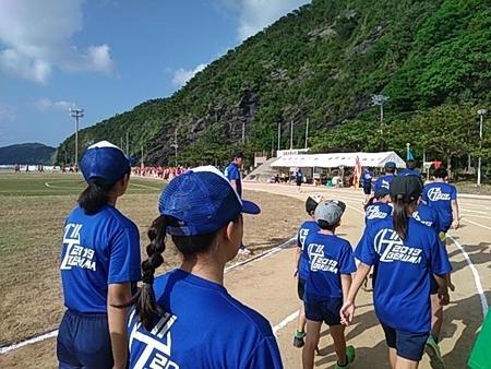 村民運動会　慶留間の入場.jpg